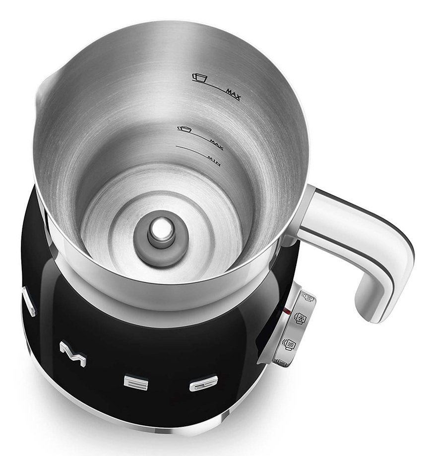 EAN 8017709316082 - Smeg MFF11BLEU espumador o calentador de leche Automático Negro imagen 5