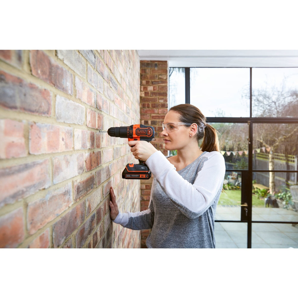 Taladro Combinado A Batería Black+Decker Bcksb04, 18 V Naranja/Negro, 2 Baterías De Iones De Litio De 1,5 Ah, Caja De Almacenamiento, Juego De Accesorios De 78 Piezas Bcksb04-Qw