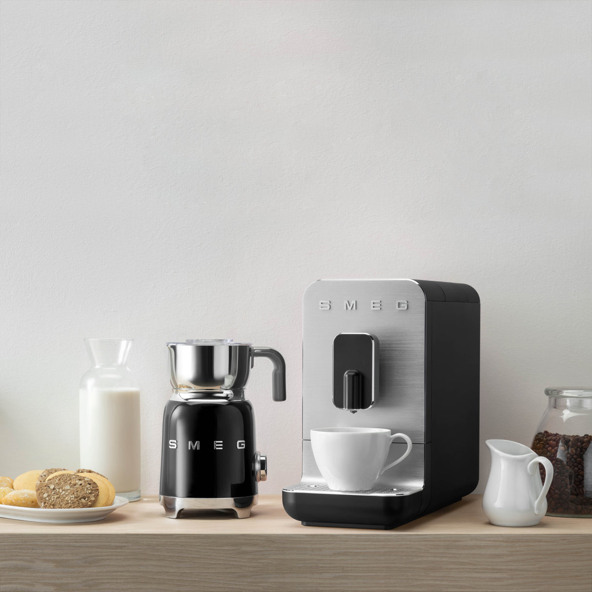 EAN 8017709334734 - Smeg BCC11BLMEU cafetera eléctrica Totalmente automática Máquina espresso 1,4 L imagen 32
