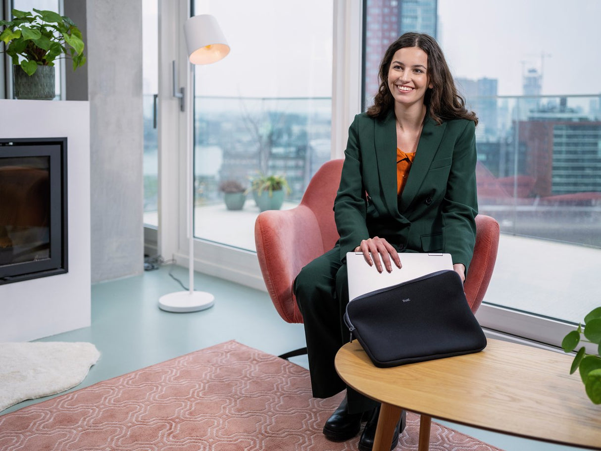 Funda Trust Primo Soft Sleeve Para Portátiles Hasta 13.3' Negra