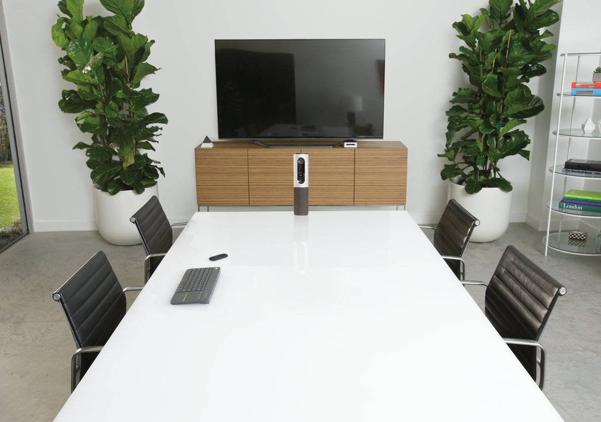 EAN 3082015015832 - Logitech 960-001034 cámara de videoconferencia Plata 1920 x 1080 Pixeles imagen 11