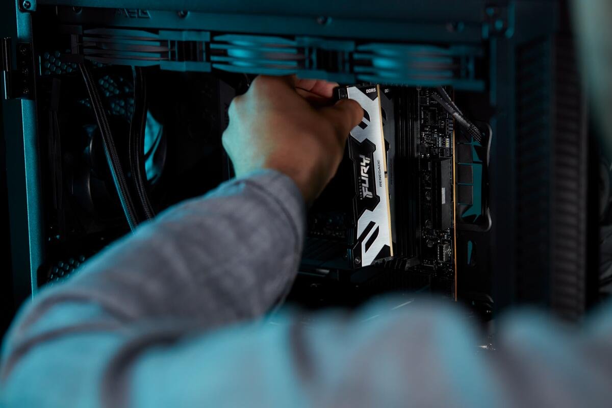 Memoria Kingston Fury 24 Gb 24x1gb Ddr5-8800, Ram Plateado/Negro, Kf588cu42rs-24, Renegade, Intel Xmp Kf588cu42rs-24