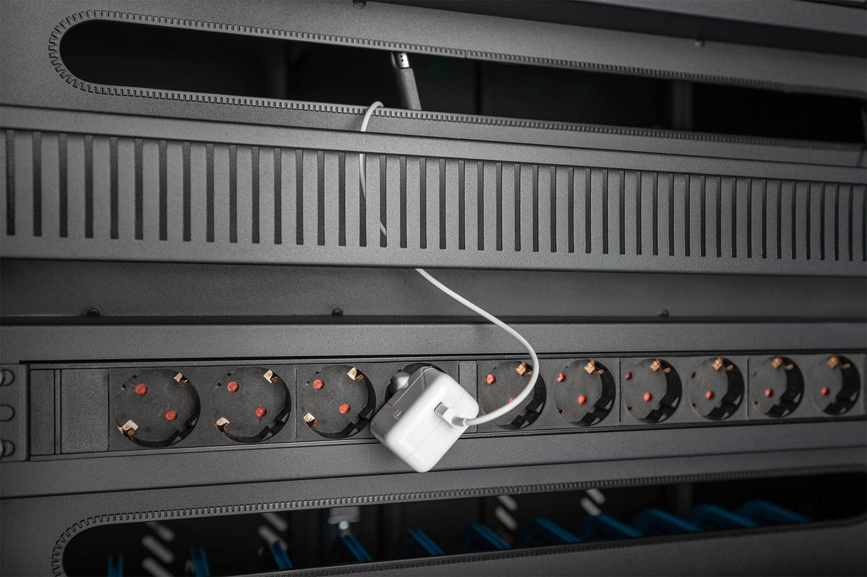 Armario Digitus Portatiles & Tablets 15,6" - Almacena Y Alimenta 30 Dispositivos