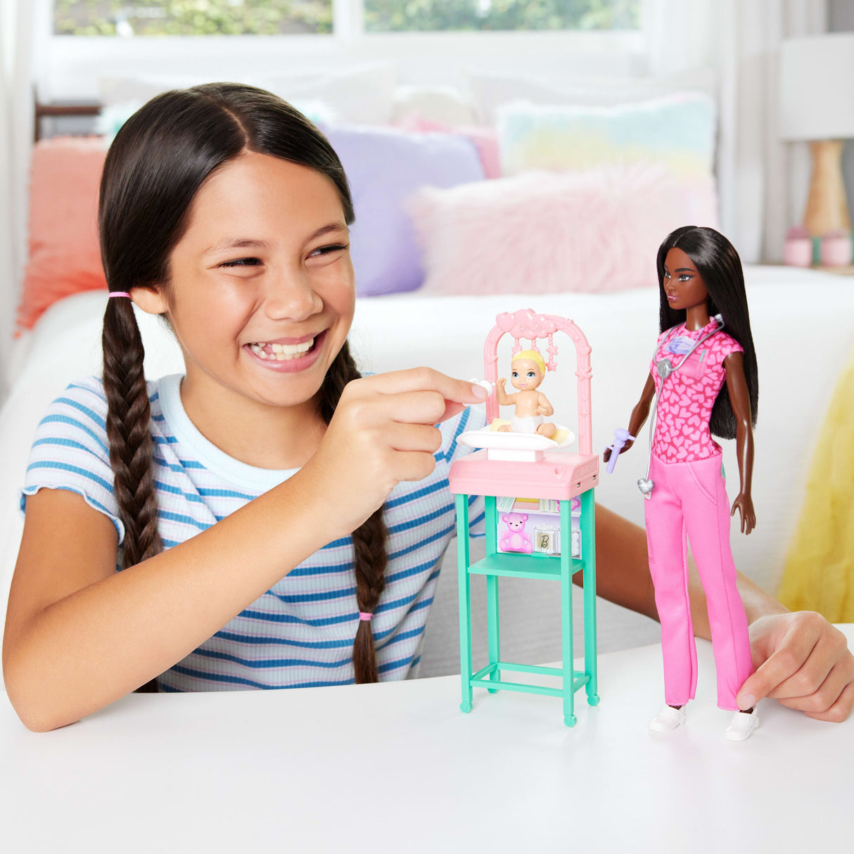EAN 0194735275229 - Barbie JCR73 muñeca imagen 2