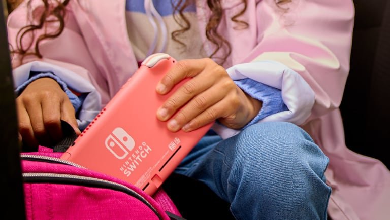 Consola Nintendo Switch Lite Coral