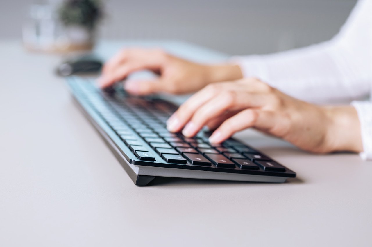 Teclado Inglés Cherry Kw 9100 Slim Rf Wireless + Bluetooth Qwerty Negro