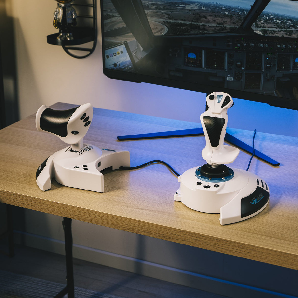 EAN 3362934113575 - Thrustmaster T.Flight Hotas 5 Microsoft Flight Simulator Edition Blanco USB Simulador de Vuelo Digital PC imagen 16