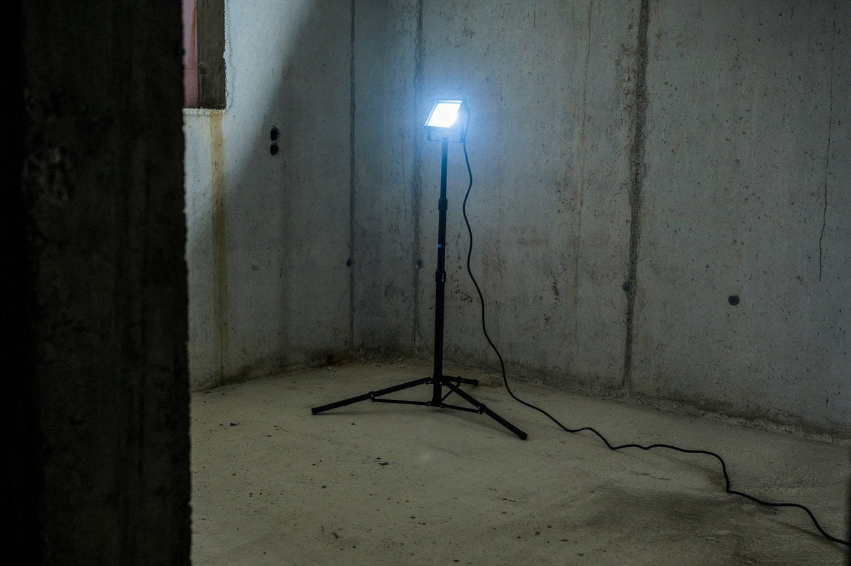 Brennenstuhl Foco Trípode Led Jaro 7060 T (Luz De Trabajo Led Con Trípode Regulable En Altura, 50w, 5800lm, 6500k, Ip65, 5m De Cable)