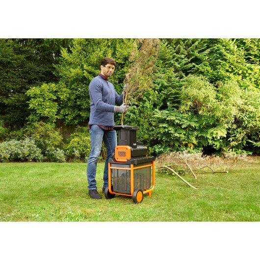 EAN 5035048706824 - Black & Decker BEGAS5800-QS triturador de césped 2800 W 45 L imagen 4