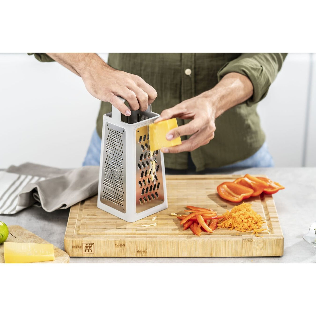 EAN 4009839641190 - ZWILLING 36610-003-0 cortador de verduras en espiral o rallador manual Caja ralladora Gris imagen 8