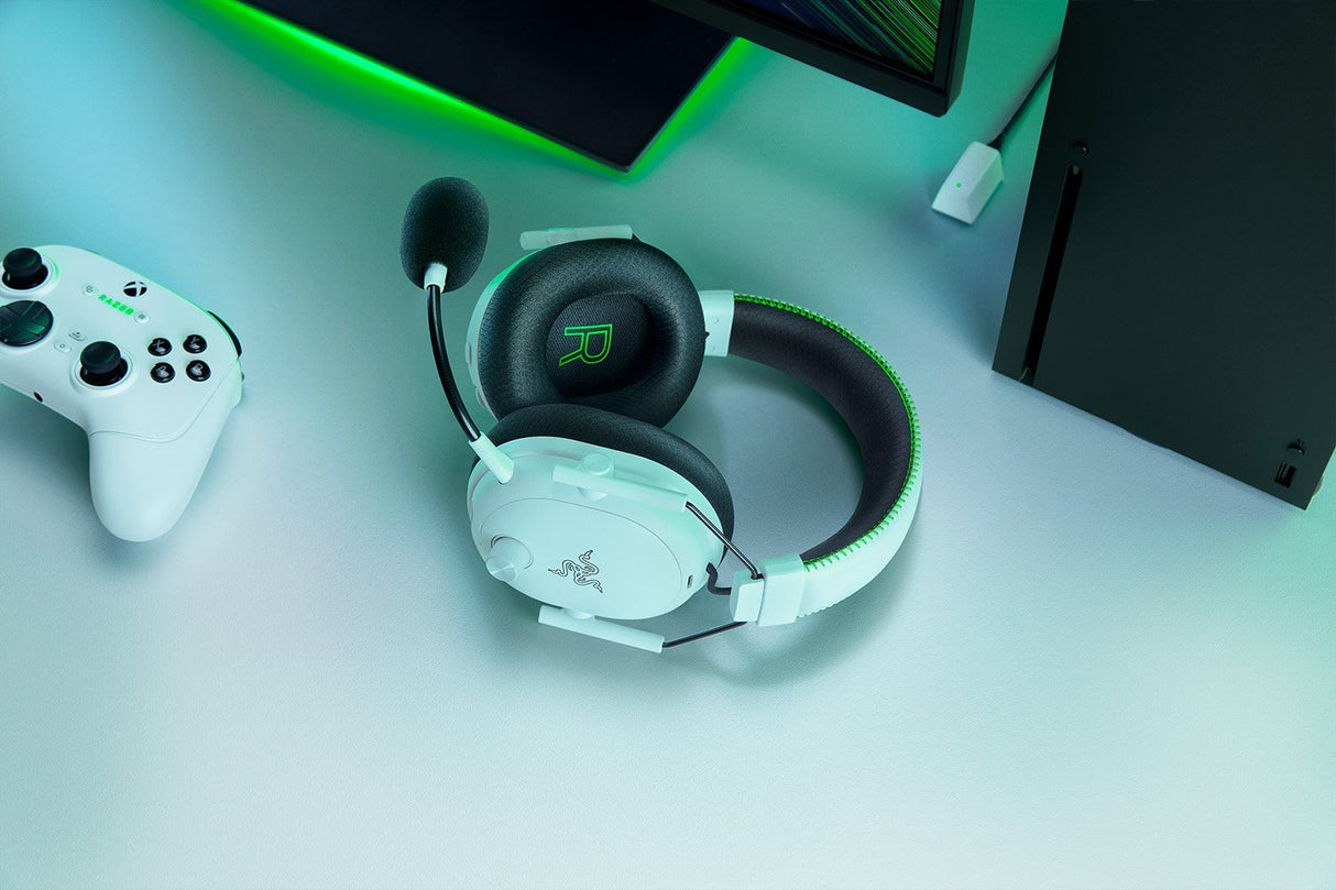 EAN 8887910061213 - Razer BlackShark V3 Pro Auriculares Inalámbrico y alámbrico Diadema Juego USB tipo A Bluetooth Blanco imagen 3