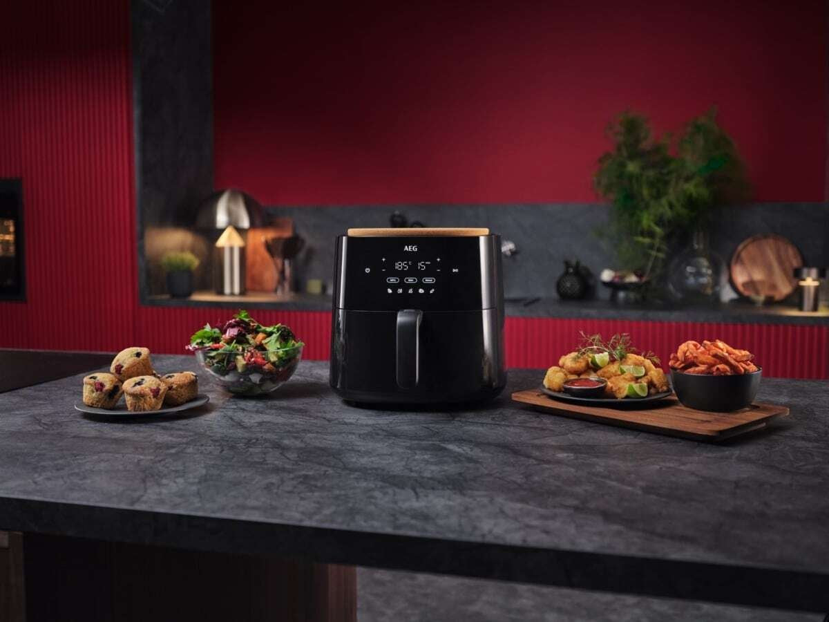 EAN 7333394032627 - AEG AAF7B Sencillo 6,8 L 1800 W Freidora de aire caliente Negro imagen 6