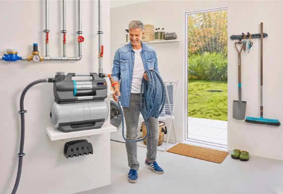 Bomba Depuradora Doméstica Gardena 5600 Silentcomfort Gris/Acero Inoxidable, 900 Vatios, Bluetooth, Modelo 2023 09067-61