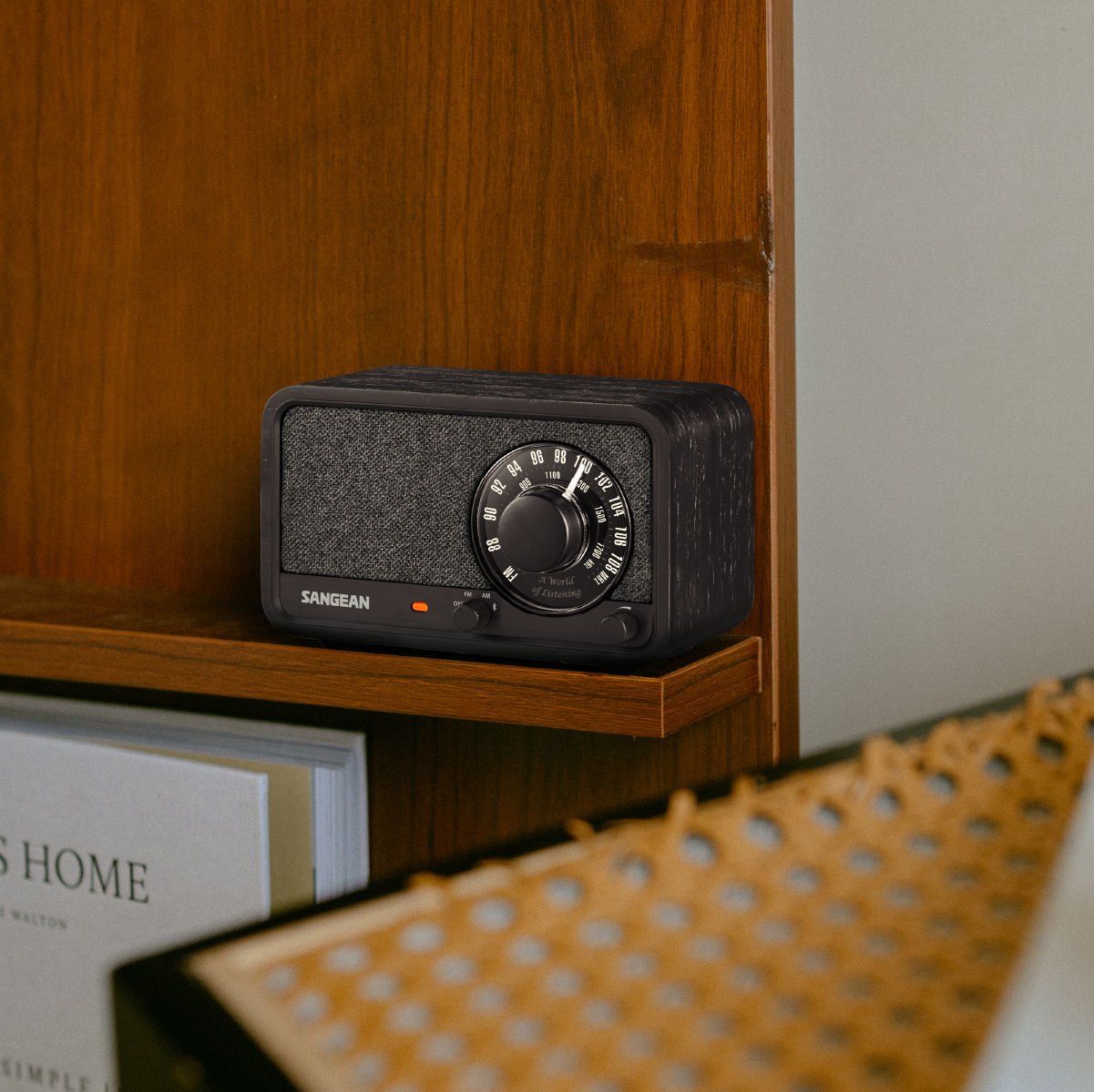 Sangean Wr-8 Roble De Medianoche Radio Analógica De Madera Con Am Fm Bluetooth