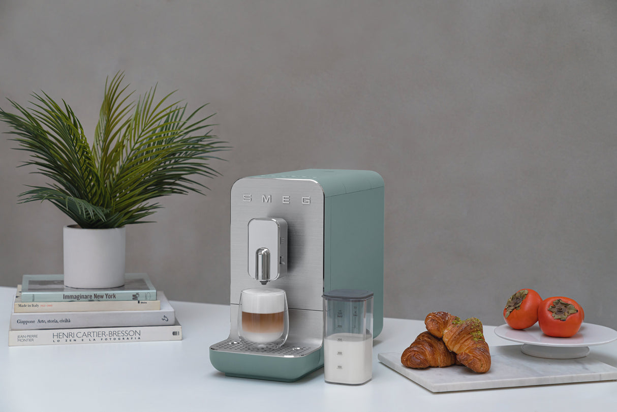 EAN 8017709335014 - Smeg BCC13EGMEU cafetera eléctrica Totalmente automática Máquina espresso 1,4 L imagen 32