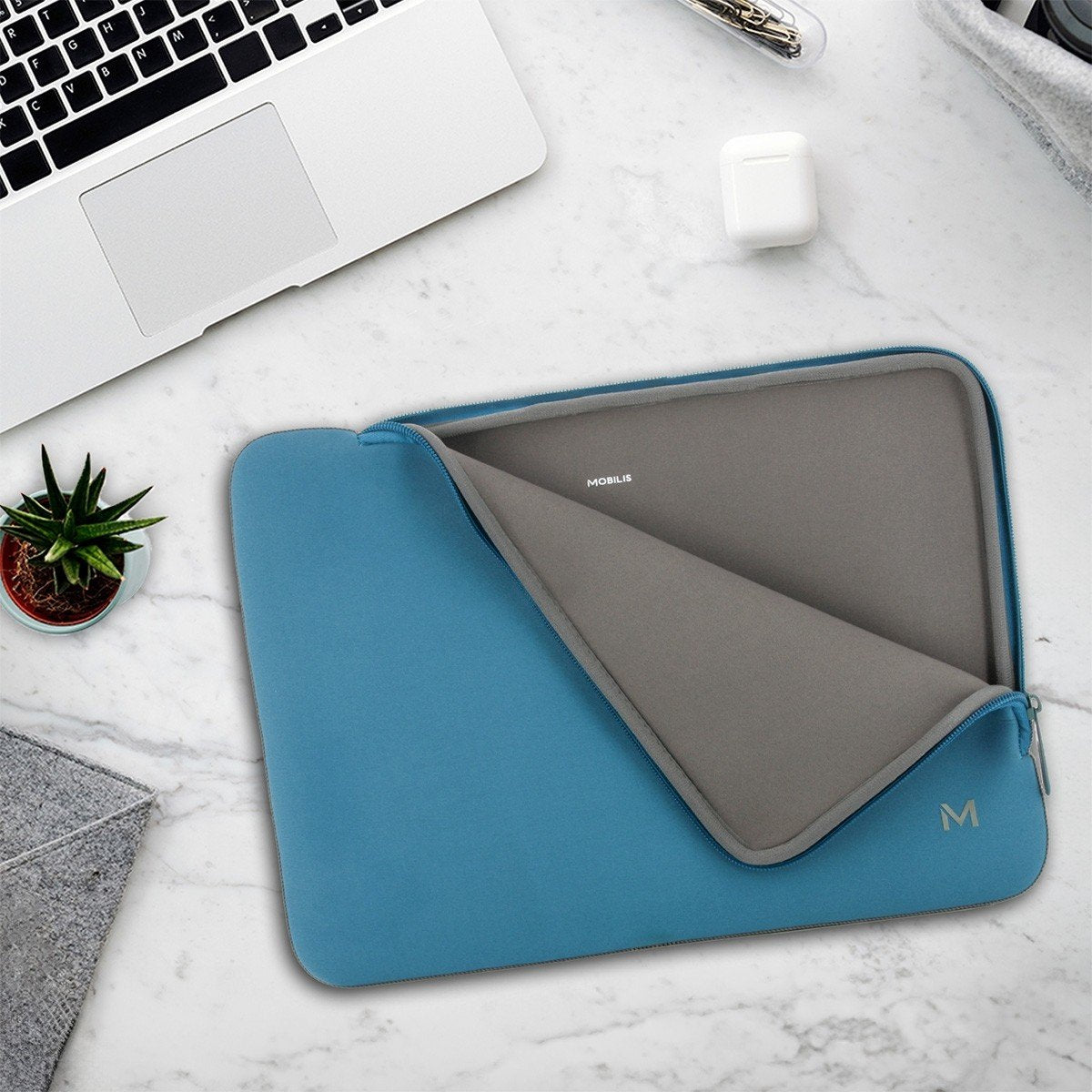 EAN 3700992529813 - Mobilis 049018 maletines para portátil 35,6 cm (14") Funda Azul, Gris imagen 3