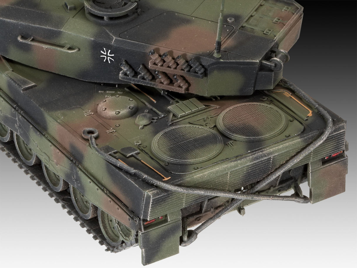 EAN 4009803895741 - Revell SLT 50-3 "Elefant" + Leopard 2A4 Tank model Kit de montaje 1:72 imagen 4