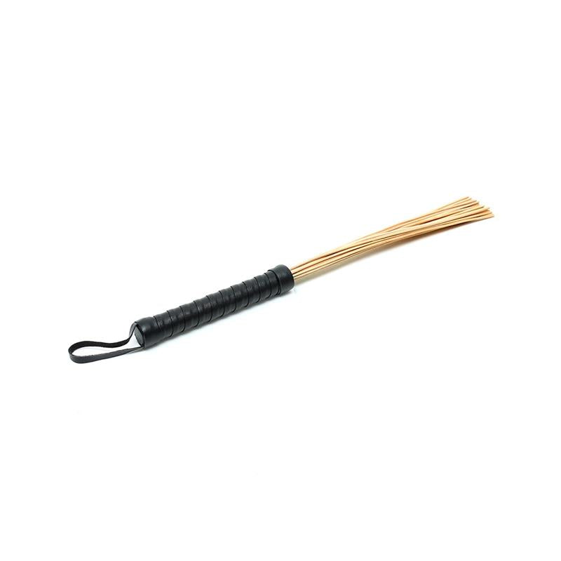 Flogger Con Tiras De Ratán