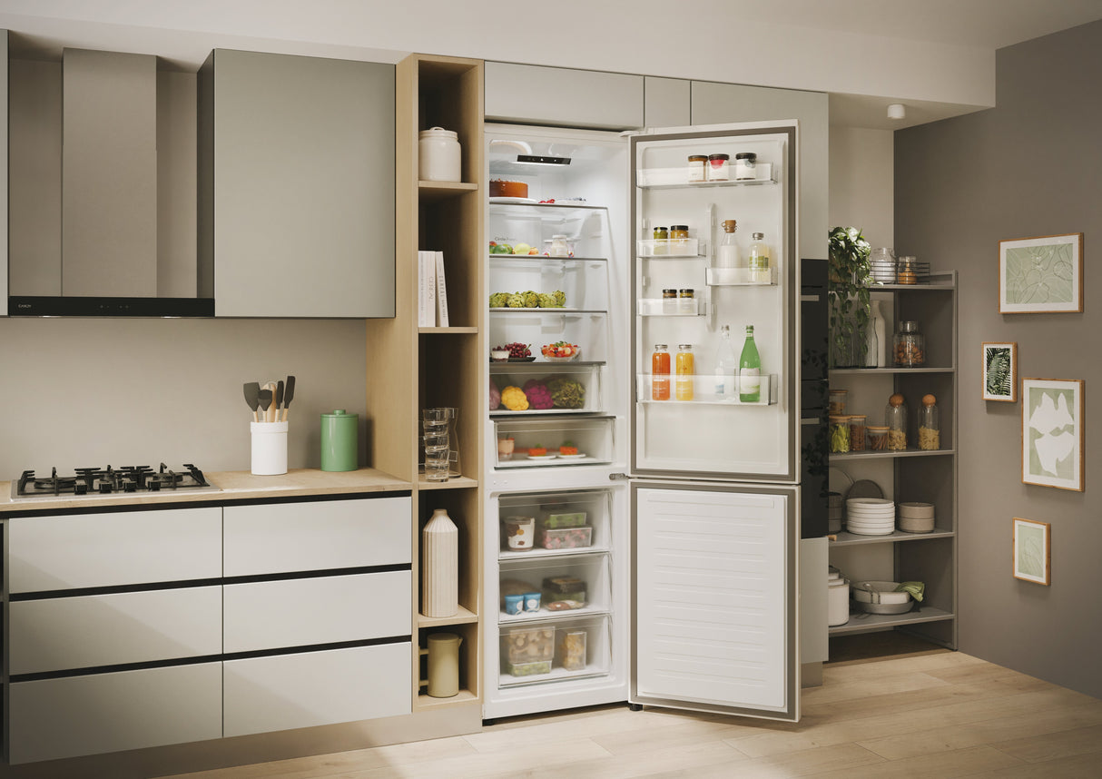 Cncq2t620dw Candy       Fridge