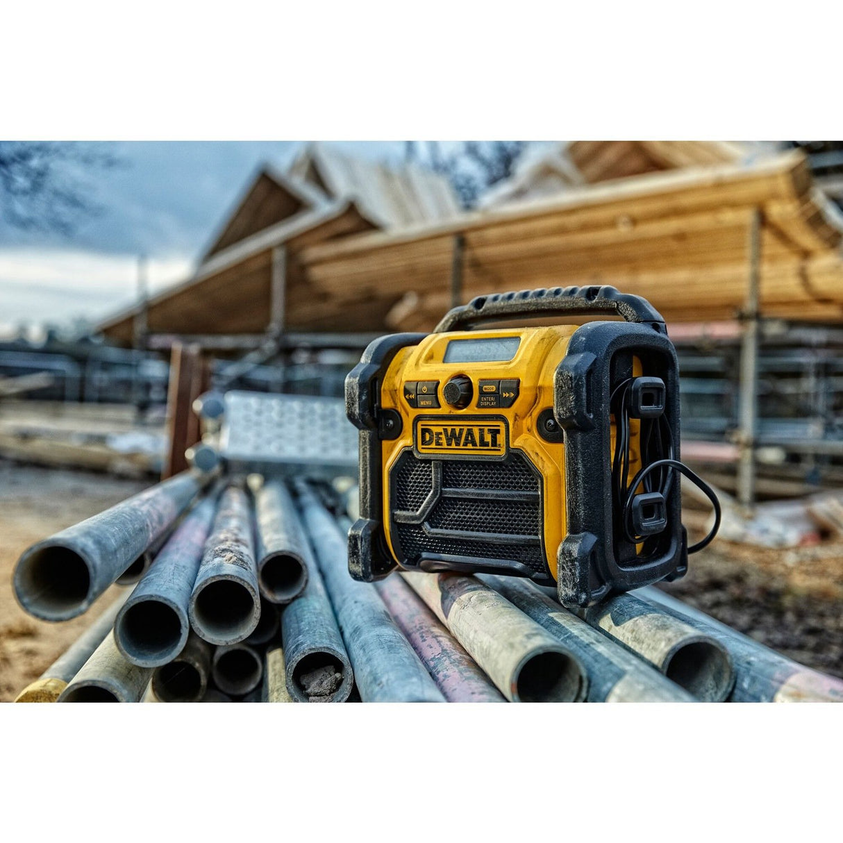 EAN 5035048459256 - DeWALT DCR020-QW radio Portátil Digital Negro, Amarillo imagen 4