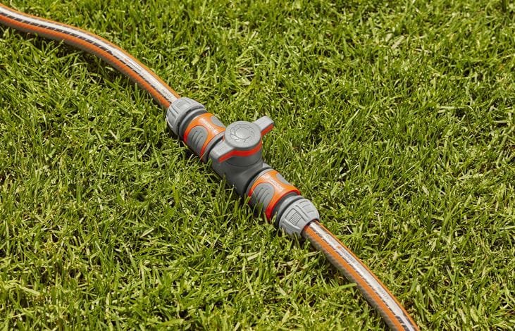 Acoplamiento Gardena Con Válvula De Control 18266-20