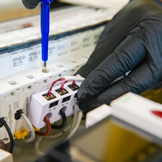 Shelly · Hutschiene · \"Pro 3em-3ct63\" · Mromzähler · Inkl. Ct · Messfunktion · Wlan · Lan · Bt