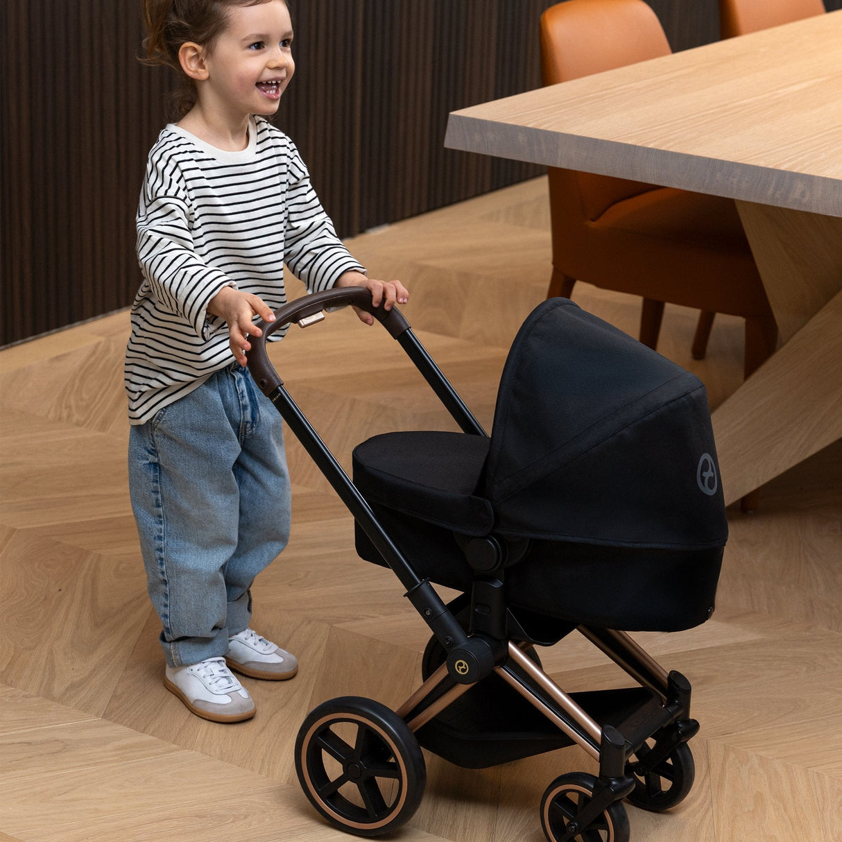 Simba-Dickie Mon Grand Poupon 36-42cm Cybex Puppenwagen (Negro/Roségold) 9000142070