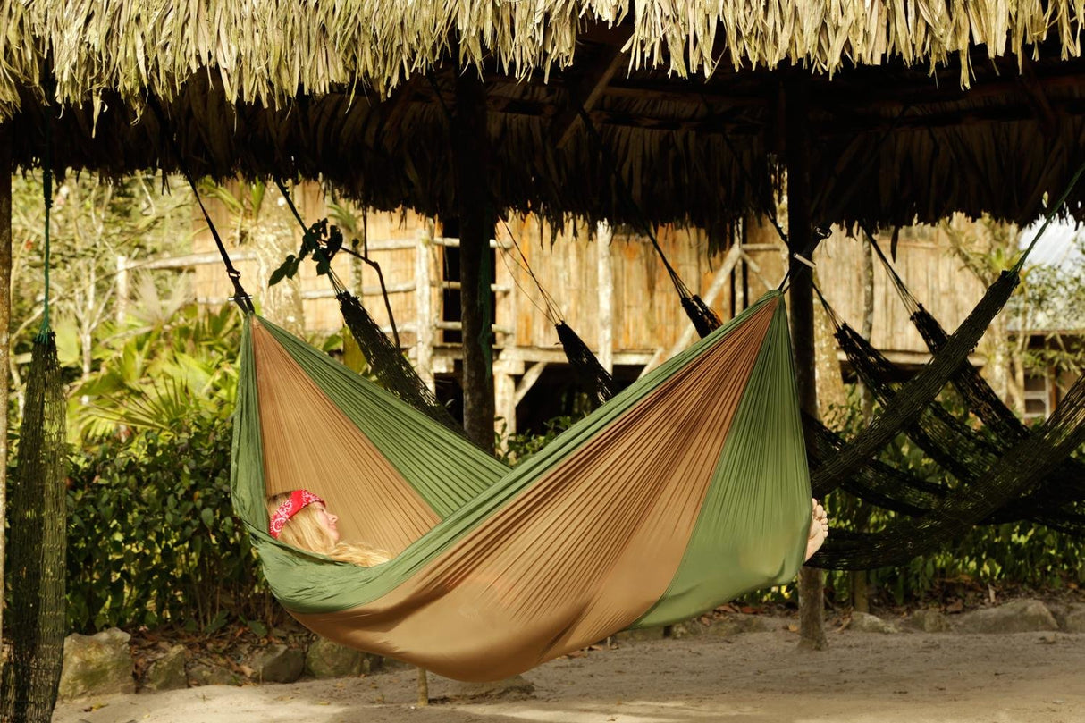 Hamaca De Camping Amazonas Adventure Hammock Coyote Az-1030411,  Verde/Marrón Az-1030411