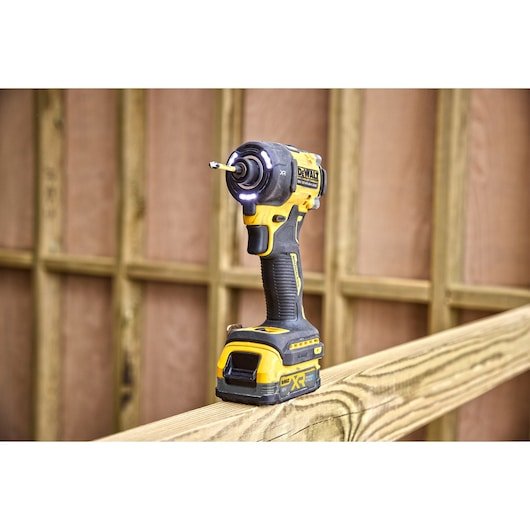 Llave De Impacto Hidráulica Inalámbrica Dewalt Dcf870e2t, 1/4", 18 Voltios Amarillo/Negro, 2 Baterías Powerstack Li-Ion 1,7 Ah, En Caja T Stak Dcf870e2t-Qw