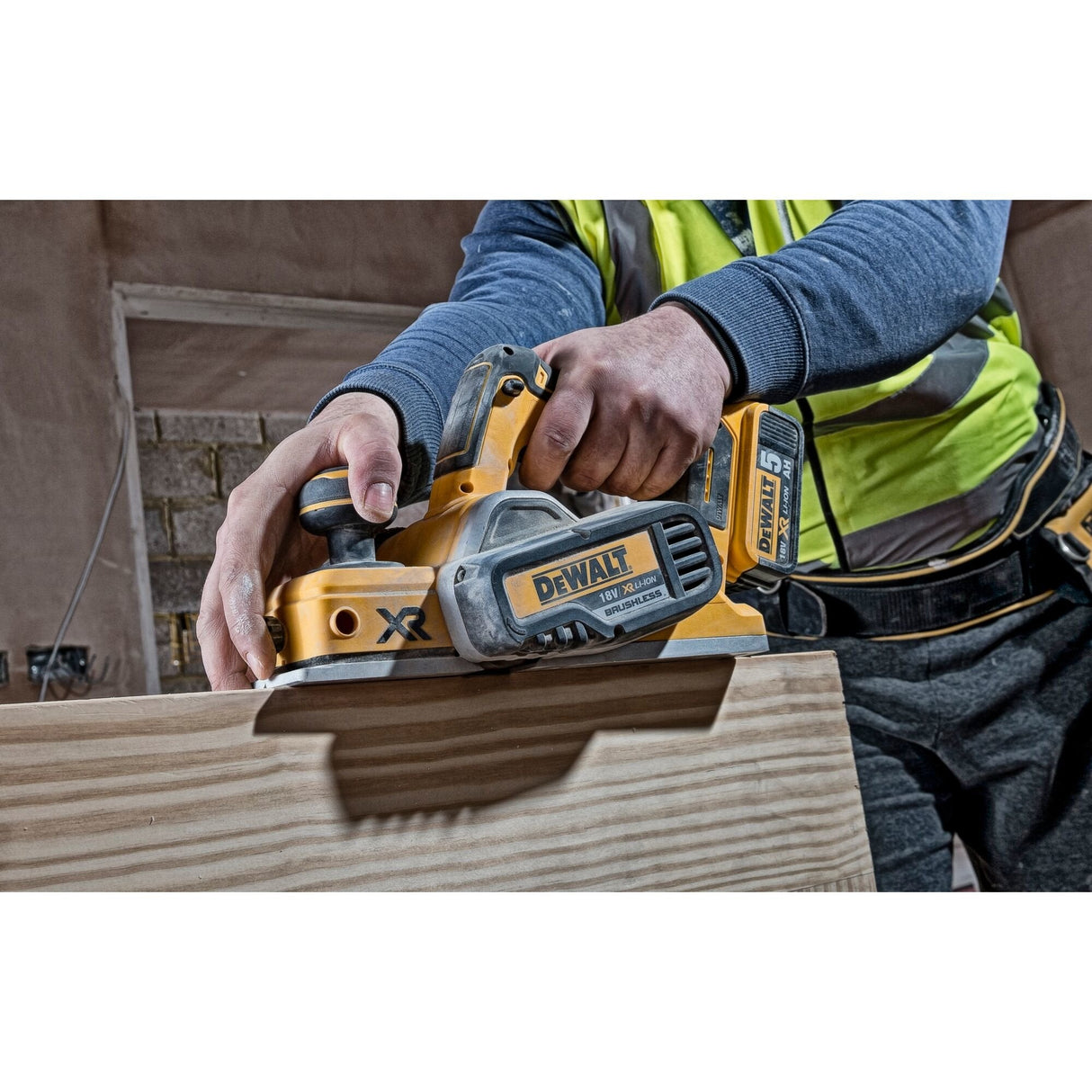 Dewalt Dcp580n-Xj Cepillo Eléctrico Manual Negro, Amarillo 15000 Rpm
