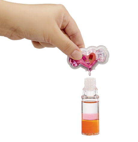 EAN 35051546160 - MGA Entertainment Yummiland Mystery Lip Gloss Doll - Poppy Melonberry imagen 4
