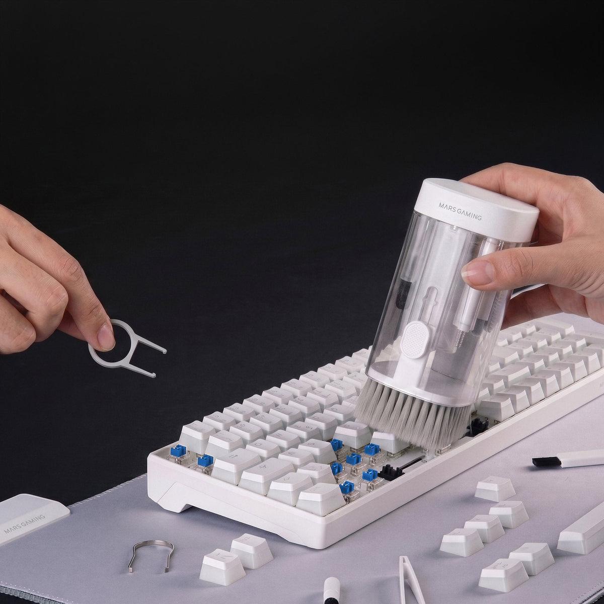 Kit De Limpieza Mars Gaming Makit 21 En 1 Blanco