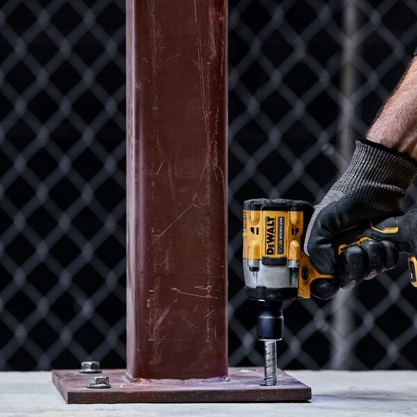 Llave De Impacto Inalámbrica Dewalt Dcf922nt, 18 Voltios, 1/2" Amarillo/Negro, Sin Batería Ni Cargador, En Caja Tstak Dcf922nt-Xj