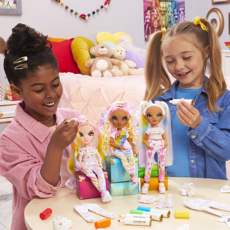 EAN 35051500407 - Rainbow High Color & Create Fashion Doll- Character 3 (green eyes) imagen 8