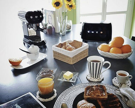 EAN 8017709187002 - Smeg TSF01BLEU tostadora 6 2 rebanada(s) 950 W Negro imagen 19