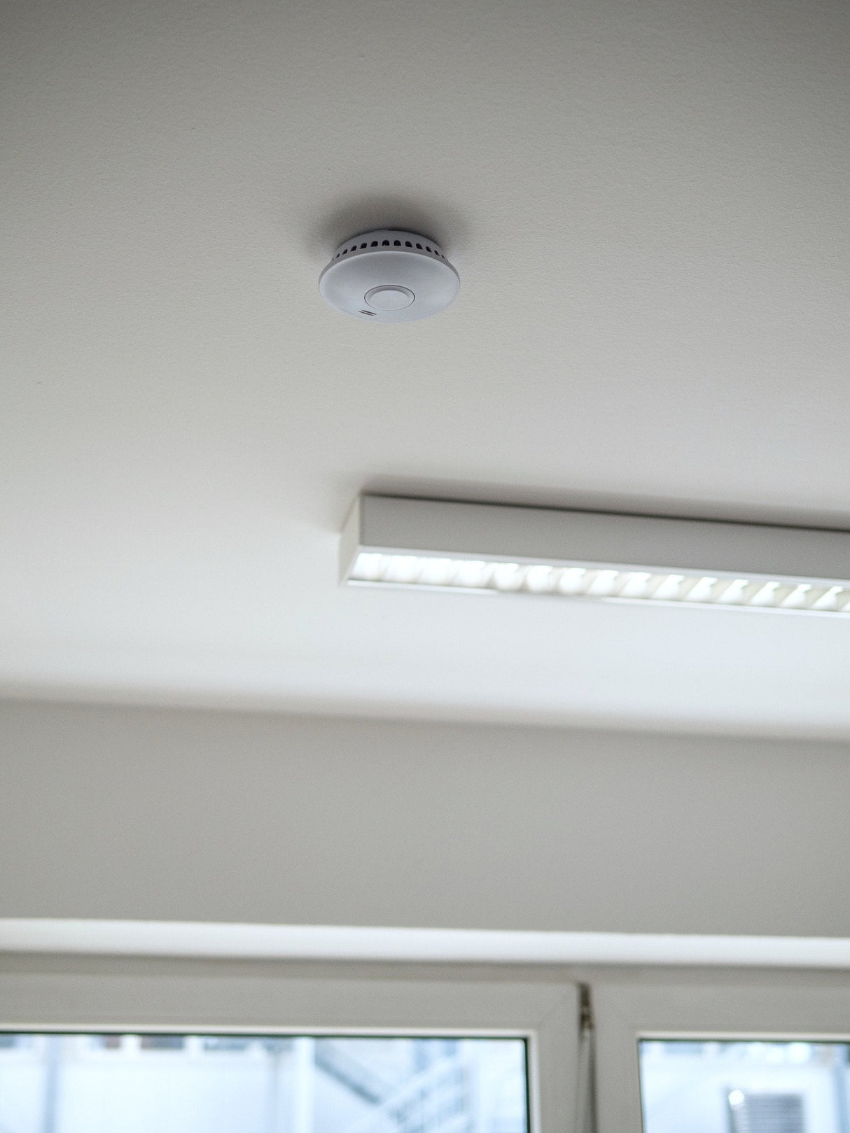 Brennenstuhl Detector De Humo Conectable En Red Rm L 3101, Juego De 4 Con Batería (Conectable Con Hasta 40 Detectores De Humo, Probado Según Din En 14604)