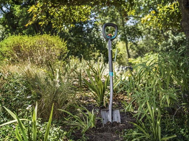 EAN 4078500042888 - Gardena 17020-20 pala y paleta Pala de metal con cabeza puntiaguda ergonómica para drenaje Acero inoxidab imagen 3