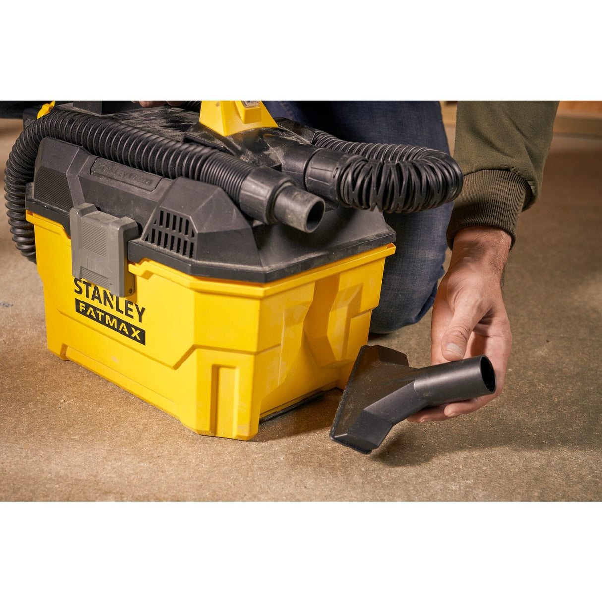 Aspiradora Stanley Fatmax V20, En Seco Y Húmedo (Amarillo, Sin Batería Ni Cargador) Sfmcv002b-Xj