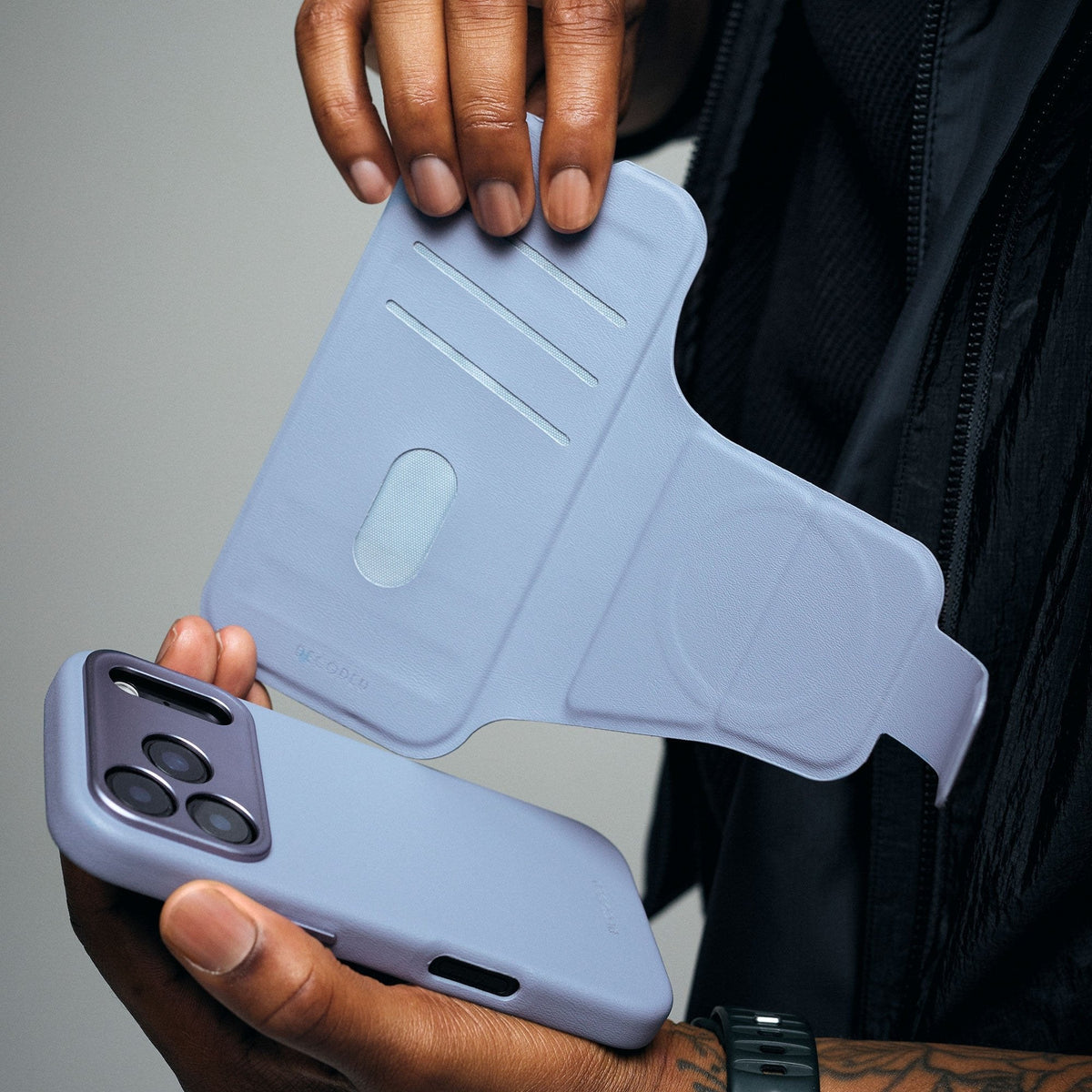 Decoded Silicone Detachable Wallet Ip 17 Pro Forever Blue