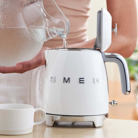 EAN 8017709302221 - Smeg KLF05WHEU tetera eléctrica 0,8 L 1400 W Blanco imagen 6
