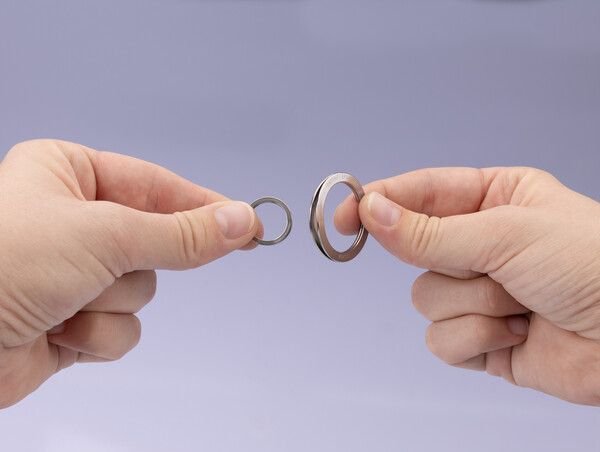 Llavero Troika Nail Guard De Anilla Plata, Acero Inoxidable