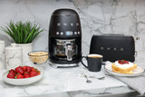 EAN 8017709329419 - Smeg DCF02BLMEU cafetera eléctrica Totalmente automática Cafetera de filtro 1,4 L imagen 9