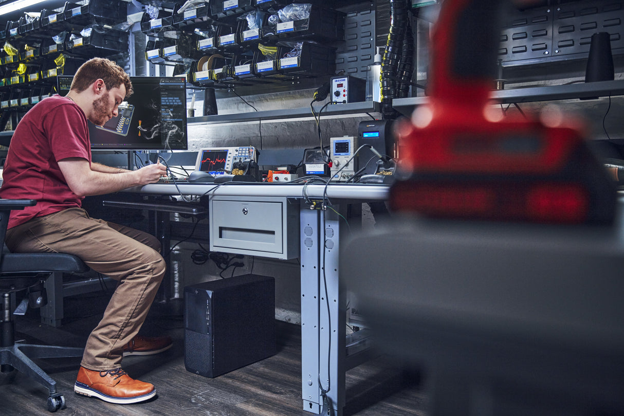 Workstation  Hp Z2 G9 I7-14700k 32 Gb Ddr5-Sdram 1 Tb Ssd W 11 Pro  Negro