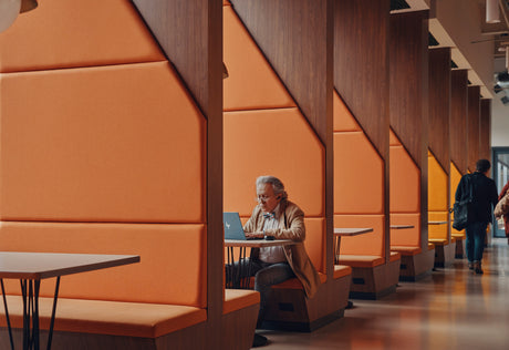 EAN 197497054361 - HP Poly Voyager Free 60 UC M Carbon Black Earbuds +BT700 USB-A Adapter +Basic Charge Case Auriculares Inal imagen 4