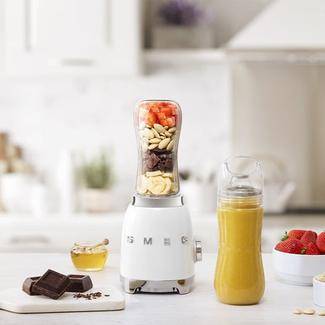 EAN 8017709313098 - Smeg PBF01WHEU licuadora 0,6 L Batidora de vaso 300 W Blanco imagen 5