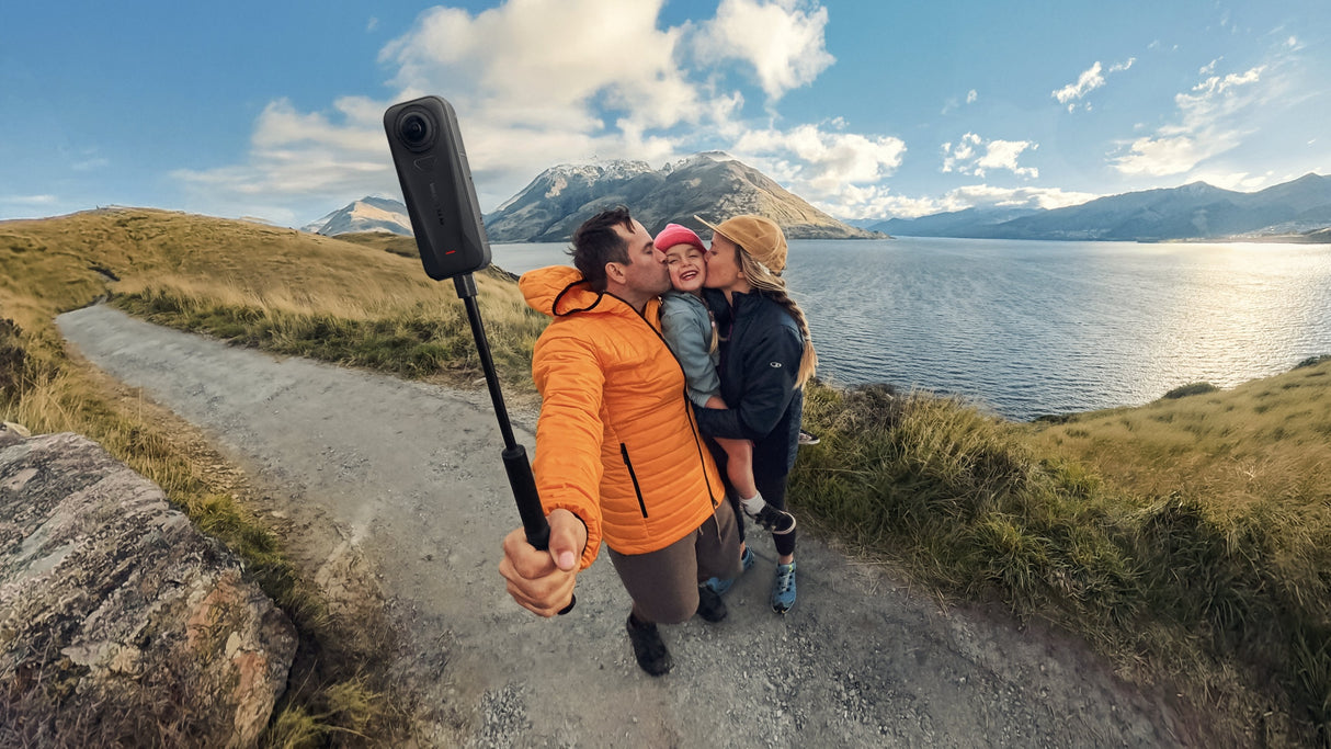 Insta360 X4 Air Starter Bundle: Cámara Esférica De 360° Con Un Conjunto De Accesorios