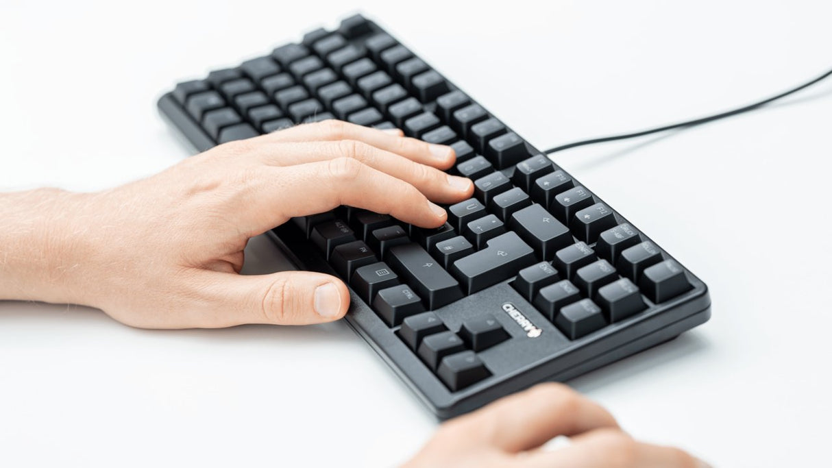 EAN 4025112095764 - CHERRY G80-3000N RGB TKL teclado Universal USB QWERTY Internacional de EE.UU. Negro imagen 2