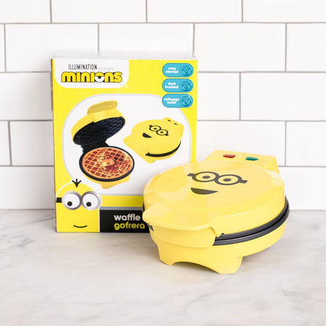 EAN 840790121109 - Uncanny Brands Minions Kevin 1 barquillo(s) Negro, Amarillo imagen 1