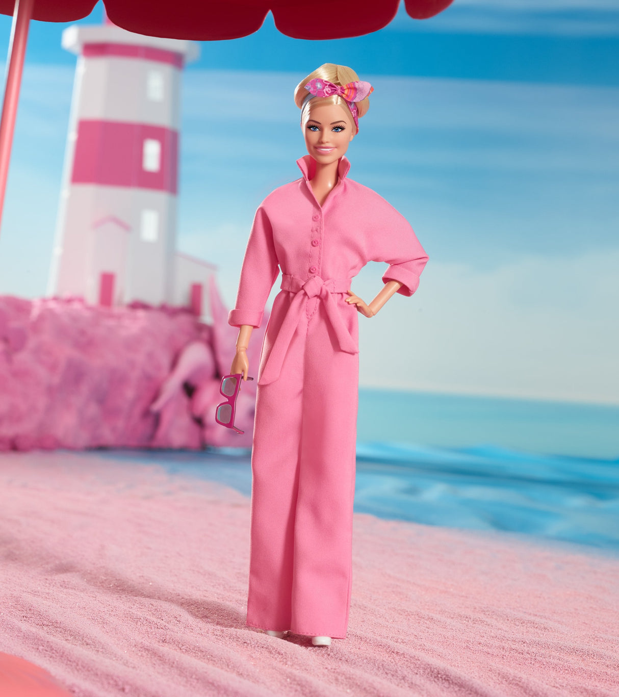 Barbie Margot Robbie Como Barbie: Muñeca Con Un Mono Rosa Hrf29