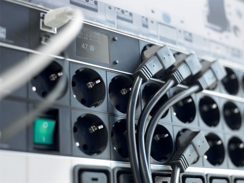 Bachmann Regleta De Enchufes De 19 "Pvc 1.5u, 8 Plegables, Gris Claro 2.0m, Sin Interruptor